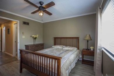 Light & Bright upper 2 bed/1bath, 796 sf Unit in the Verano of - photo 23