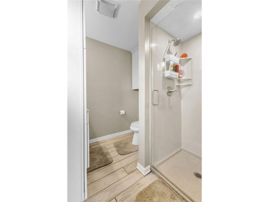 Beautifully updated, spacious home located in a quiet - photo 25