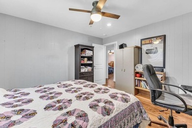 Beautifully updated, spacious home located in a quiet - photo 31
