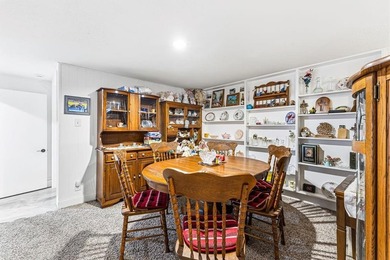 Beautifully updated, spacious home located in a quiet - photo 33