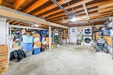 Beautifully updated, spacious home located in a quiet - photo 43