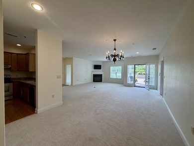 Located in the heart of downtown, walking distance to endless - photo 4