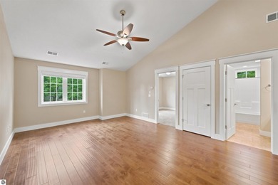 Enjoy carefree condo living in this spacious upper-level - photo 20