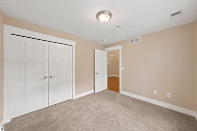 Enjoy carefree condo living in this spacious upper-level - photo 26