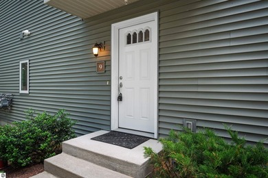 Enjoy carefree condo living in this spacious upper-level - photo 34
