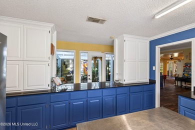HURRY SELLER MUST SELL!!! UNBELIEVABLE PRICE ON THIS 2834 SQ FT - photo 35