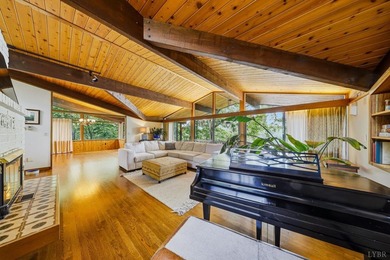 Nestled at the end of a private drive, this lakeside sanctuary - photo 14