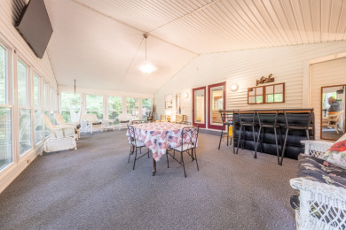 2 Docks, Great View, Big sunroom with a garage! - photo 32
