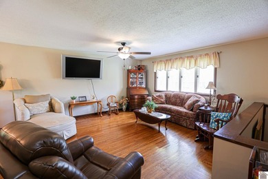 Spacious 4 bedroom, 2 bathroom brick home offering just under 2 - photo 16