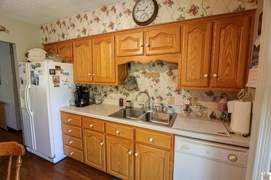Spacious 4 bedroom, 2 bathroom brick home offering just under 2 - photo 25