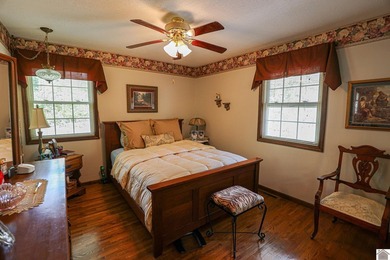 Spacious 4 bedroom, 2 bathroom brick home offering just under 2 - photo 26