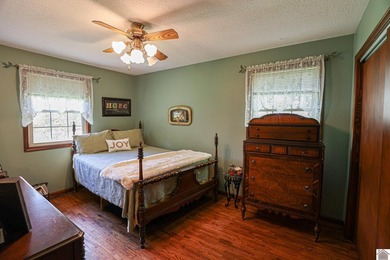 Spacious 4 bedroom, 2 bathroom brick home offering just under 2 - photo 29