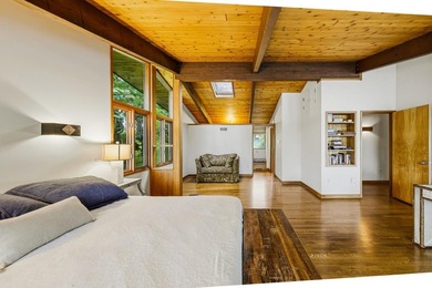 Nestled at the end of a private drive, this lakeside sanctuary - photo 38