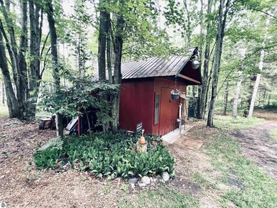 Nestled among beautiful mature trees, this well taken care of 3 - photo 47