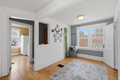 Amazing opportunity to own a cash-flowing duplex with future - photo 2