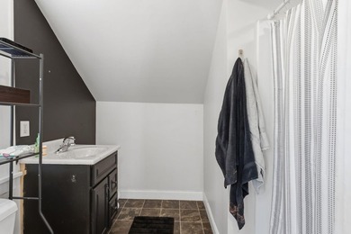Amazing opportunity to own a cash-flowing duplex with future - photo 4