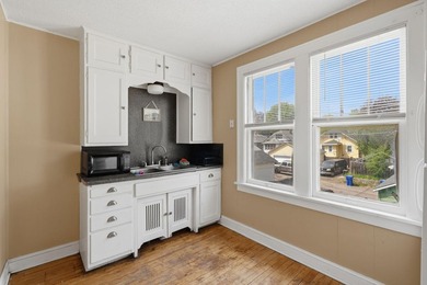 Amazing opportunity to own a cash-flowing duplex with future - photo 6