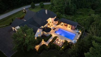 Welcome to 19 Cavendish Way, where exceptional architecture and - photo 2