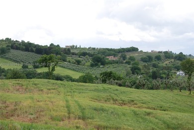 Exclusive 182-hectare estate near Assisi, featuring Palazzo - photo 14