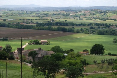 Exclusive 182-hectare estate near Assisi, featuring Palazzo - photo 15