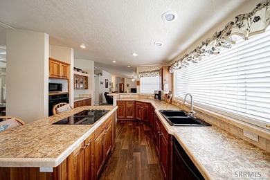 *$5,000 towards lot rent* Welcome to this impeccable 3-Bedroom - photo 17