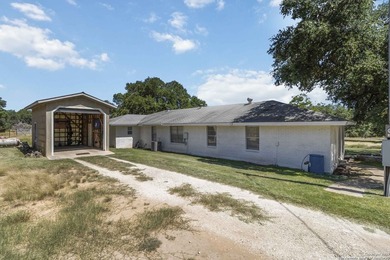 Updated home on 8.29 acres near Medina Lake with no livestock - photo 25
