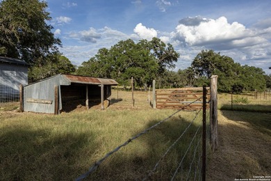 Updated home on 8.29 acres near Medina Lake with no livestock - photo 30