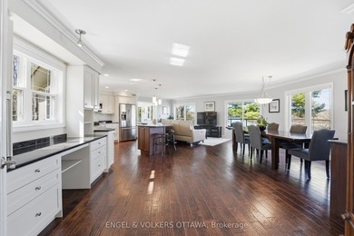 Welcome to 11805B Highway 38, a breathtaking waterfront bungalow - photo 4