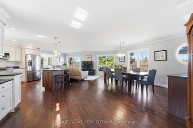 Welcome to 11805B Highway 38, a breathtaking waterfront bungalow - photo 5