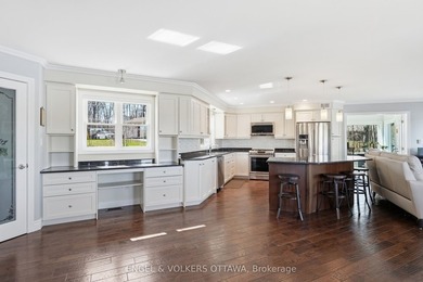 Welcome to 11805B Highway 38, a breathtaking waterfront bungalow - photo 10