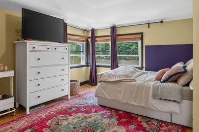 Meticulously maintained and move-in ready, this charming - photo 5