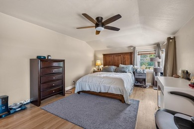 Meticulously maintained and move-in ready, this charming - photo 6