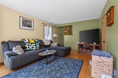 Meticulously maintained and move-in ready, this charming - photo 8