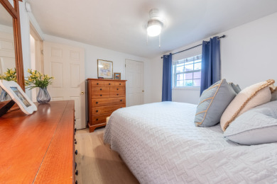 2 Docks, Great View, Big sunroom with a garage! - photo 38