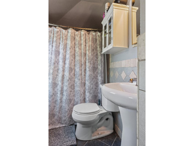 Meticulously maintained and move-in ready, this charming - photo 9
