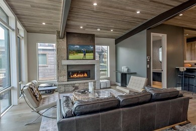 Experience elevated mountain living in this like-new luxury - photo 4