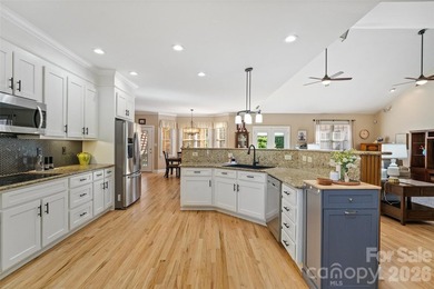 Beautiful brick home featuring an open floor plan and a spacious - photo 4