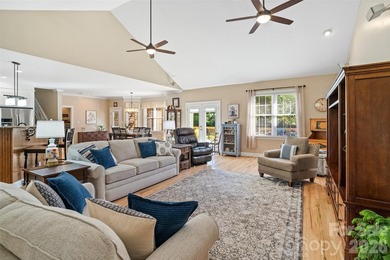 Beautiful brick home featuring an open floor plan and a spacious - photo 8