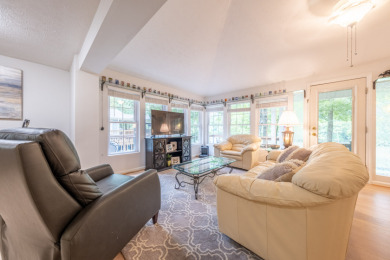 2 Docks, Great View, Big sunroom with a garage! - photo 42