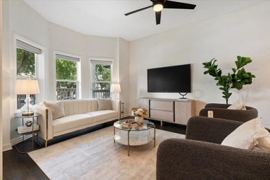 Tucked along a quiet, tree-lined street in the heart of Lakeview - photo 5