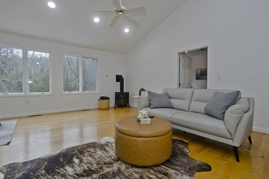 Welcome home to this peaceful & serene 3 bed, 2.5 bath - photo 7