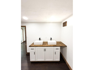 *FLAT YARD, ONE LEVEL, OUTBUILDING, NO CARPET*SO much has been - photo 21