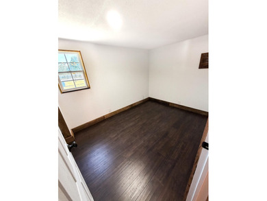 *FLAT YARD, ONE LEVEL, OUTBUILDING, NO CARPET*SO much has been - photo 25