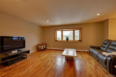 Welcome to 15 Snapper Court, perfectly nestled on a quiet - photo 5
