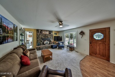 Very cute and updated 3 bedroom/2 bathroom Grand Lake home! It's - photo 11