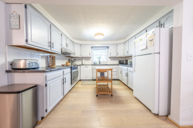 2 Docks, Great View, Big sunroom with a garage! - photo 15