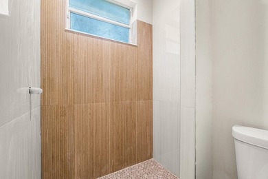 Welcome home to this beautifully updated home with 2024 roof and - photo 31