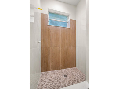 Welcome home to this beautifully updated home with 2024 roof and - photo 32