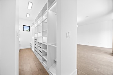 Hardly ever lived in with over $300K in premium upgrades already - photo 34