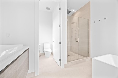 Hardly ever lived in with over $300K in premium upgrades already - photo 38